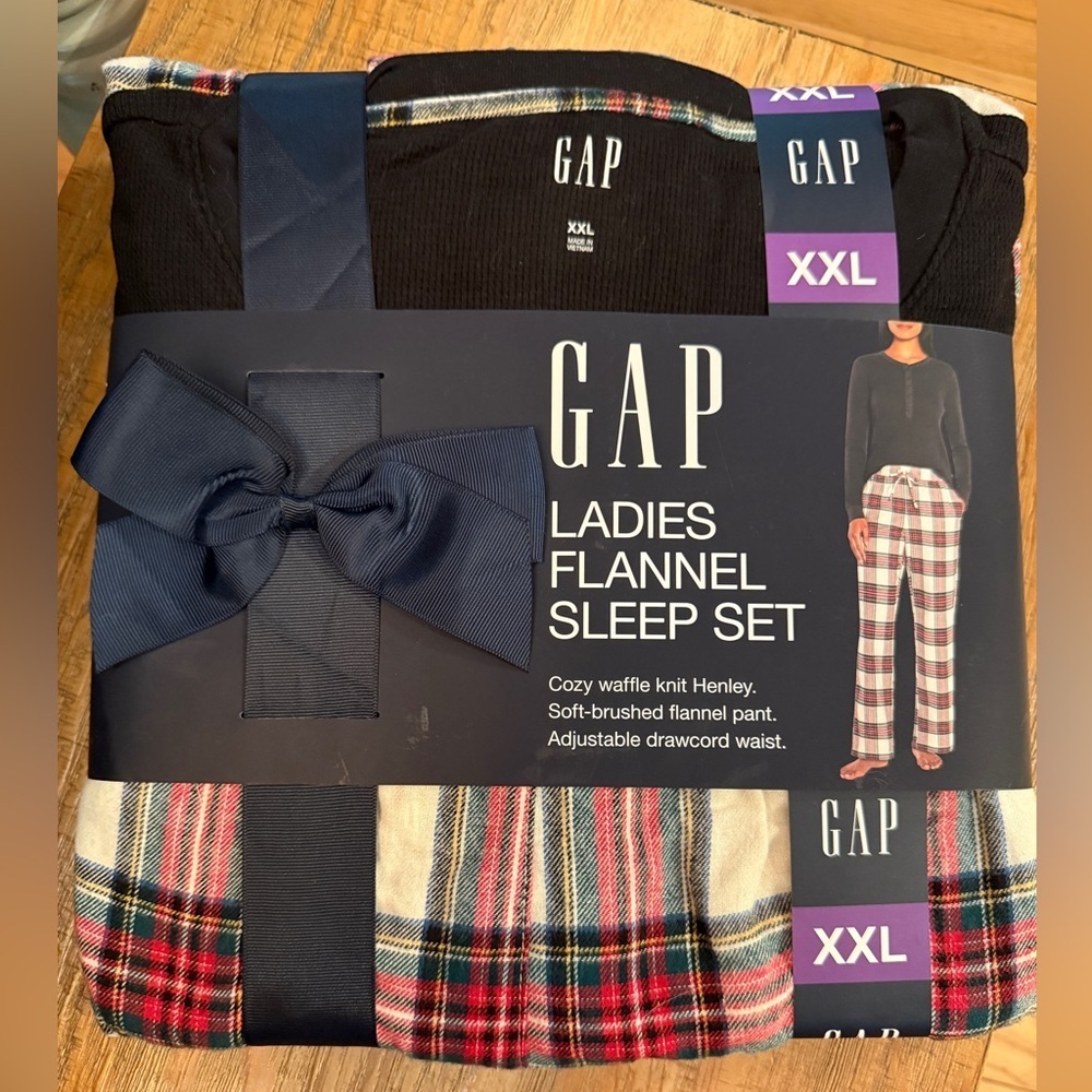 GAP Women's Black and Red Flannel Sleep Set XXL